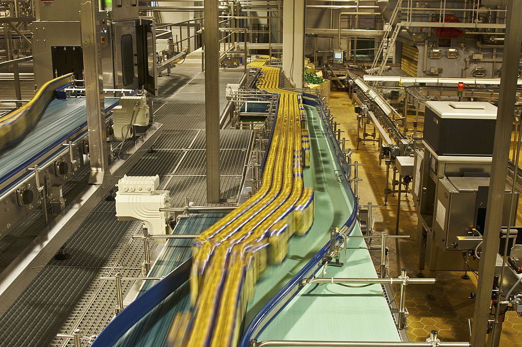 Conveyor at brewery factory-www.pteinc.com